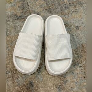 Size 8 white Cloud Sandals